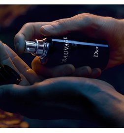 Dior Sauvage - Soin hydratant visage et barbe - Hydrate la peau et adoucit la barbe Dior Sauvage - Soin hydratant visage et barbe - Hydrate la peau et adoucit la barbe